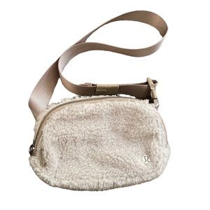 New without tags Ivory Sherpa lululemon belt bag